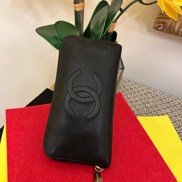 CHANEL AUTHENTIC PRE-LOVED and PRE-OWNED WALLET - Picture 3 of 11